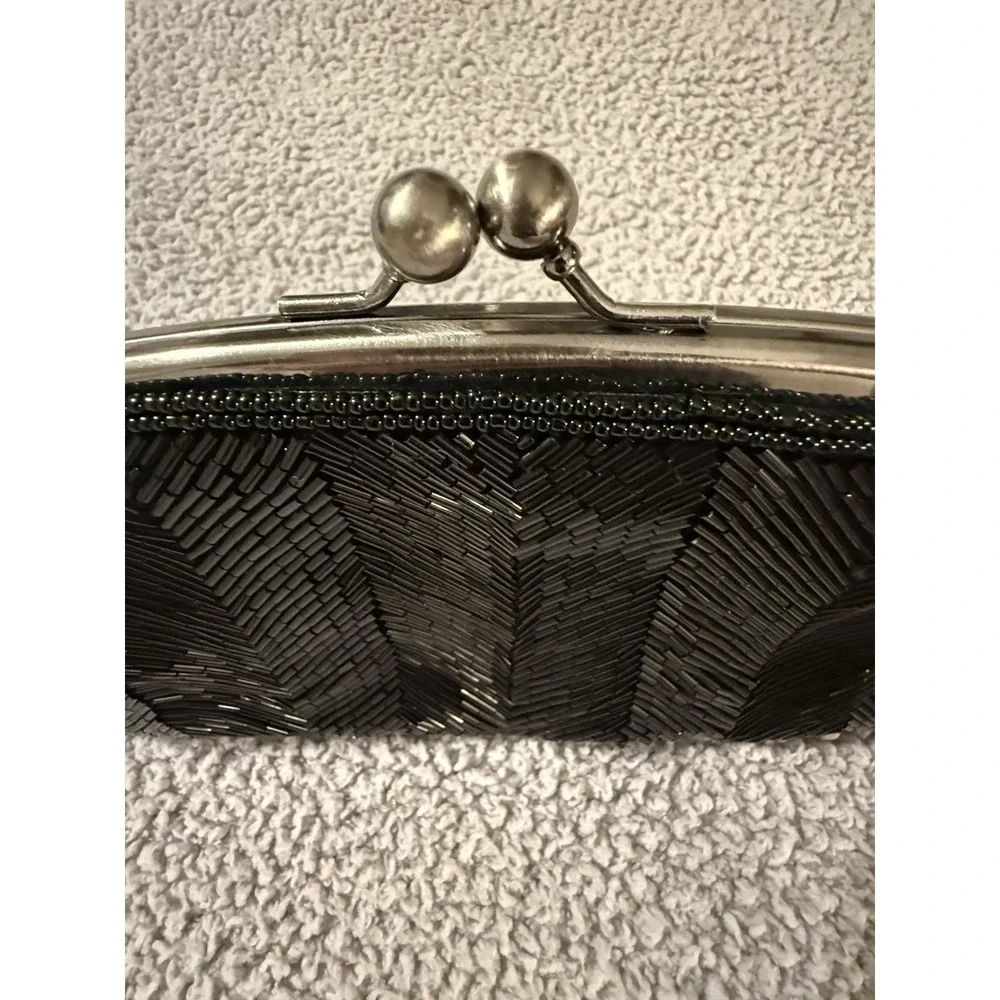 THE LIMITED Beautiful Beaded Clutch Wristlet Purse Kiss Lock Wedding Formals